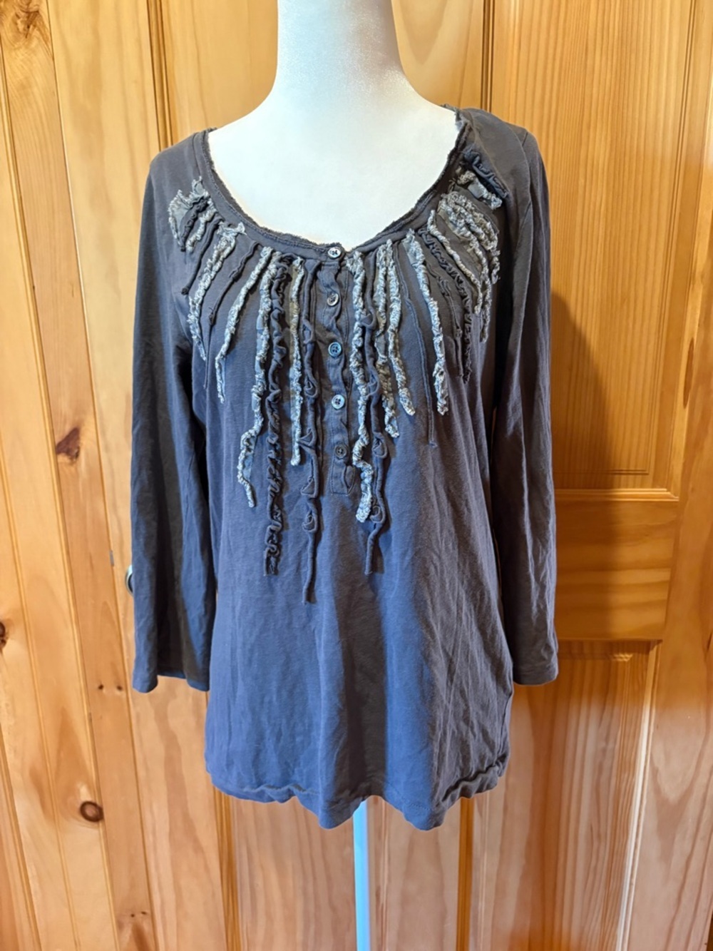 J. Crew Size Gray Cotton Raw
Edge Ruffled Henley women’s M